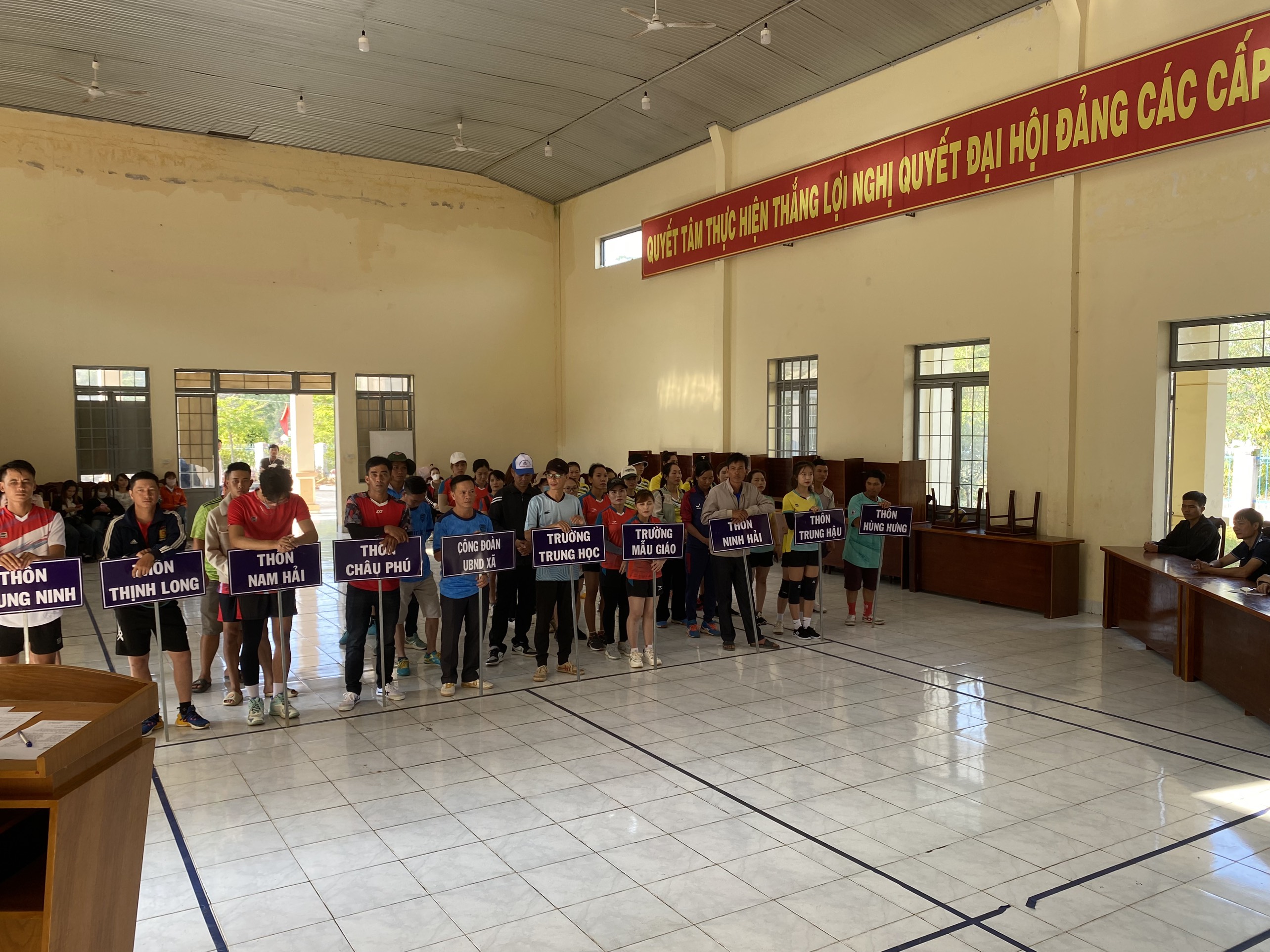 Tổ chức giải bóng chuyền nam, nữ xã Ninh Loan năm 2024