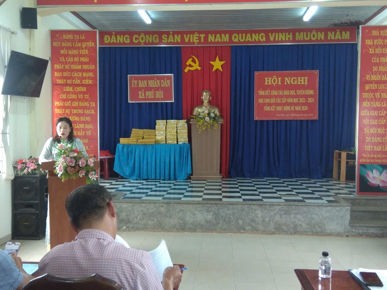 Ngày 28 tháng 8 năm 2024 UBND xã tổ chức tổng kết công tác giáo dục xã năm 2023-2024 và tổng kết hoạt động hè năm 2024, tuyên dương khen thưởng học sinh học sinh gioi các cấp năm học 2023-2024