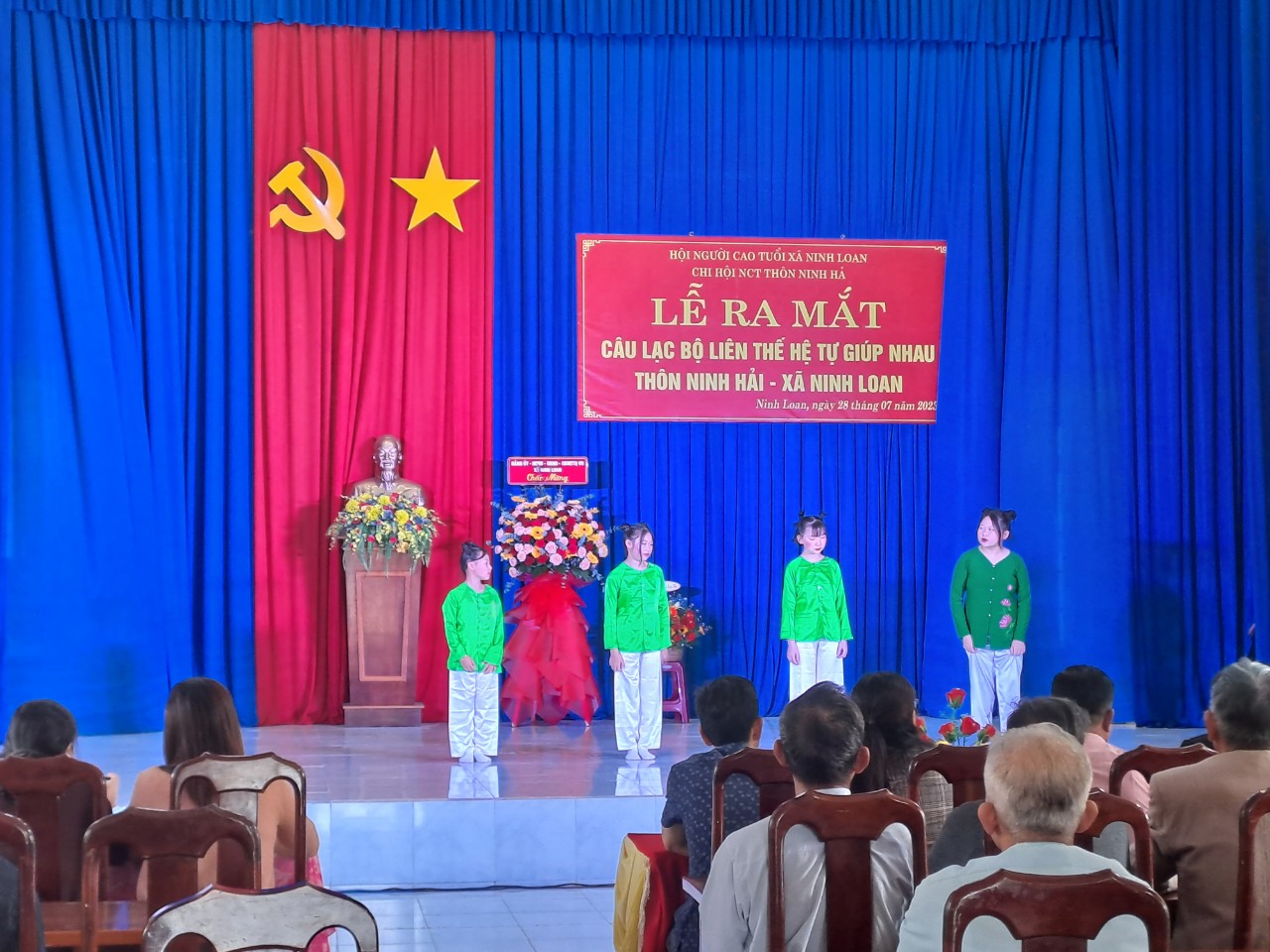 Thôn Ninh Hải ra mắt CLB "Liên thế hệ tự giúp nhau" 