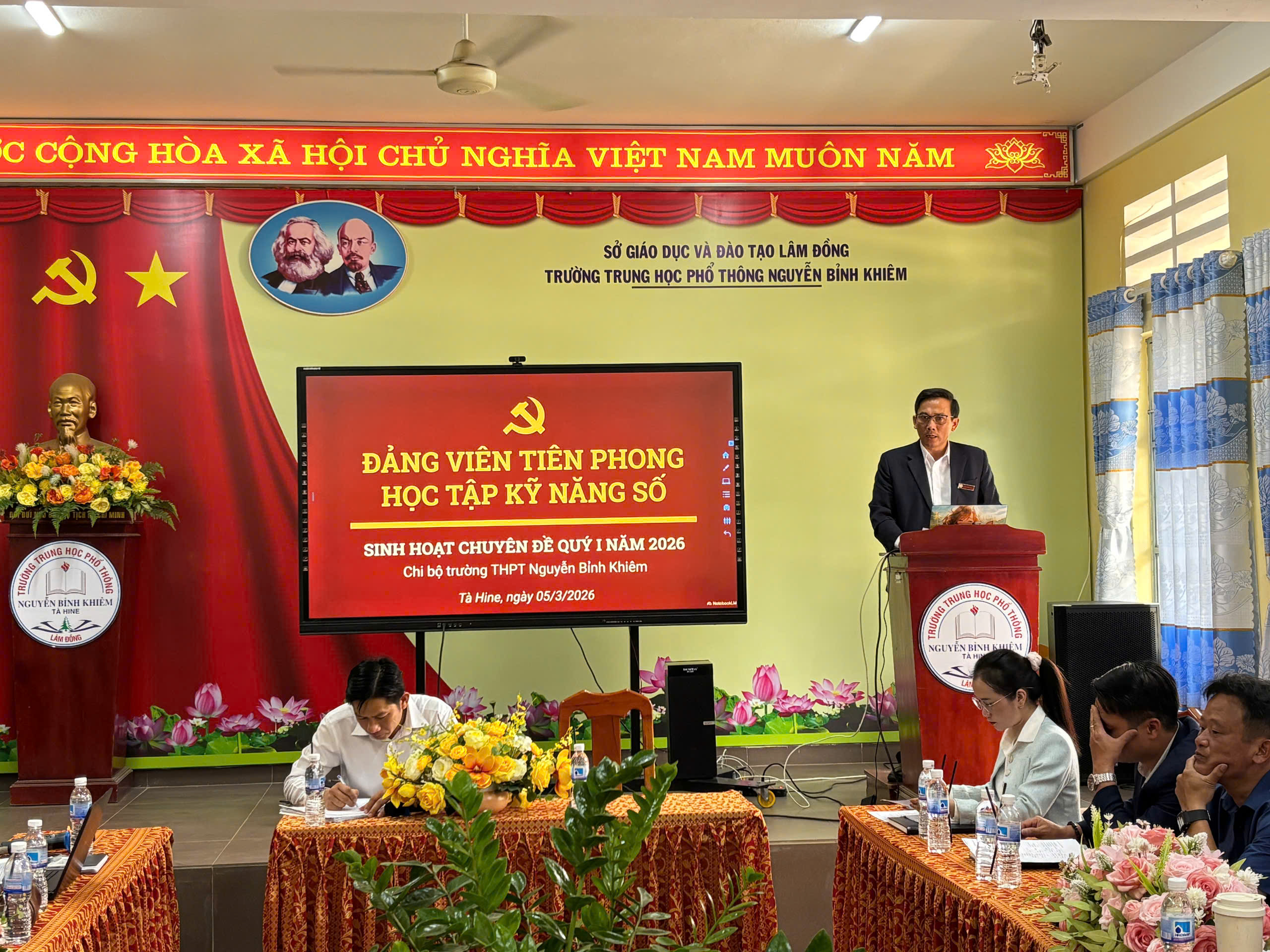 BƯỚC ĐỘT PHÁ TRONG ĐỔI MỚI SINH HOẠT  TẠI CHI BỘ TRƯỜNG THPT NGUYỄN BỈNH KHIÊM