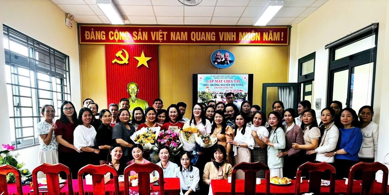 GẶP MẶT CHIA TAY CÔ NGUYỄN THỊ TUYẾN – NGUYÊN HIỆU TRƯỞNG TRƯỜNG THCS HIỆP THẠNH CHUYỂN CÔNG TÁC