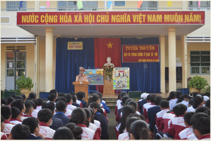 TUYÊN TRUYỀN THỰC HIỆN TỐT AN TOÀN GIAO THÔNG, PHÒNG CHỐNG TỆ NẠN XÃ HỘI