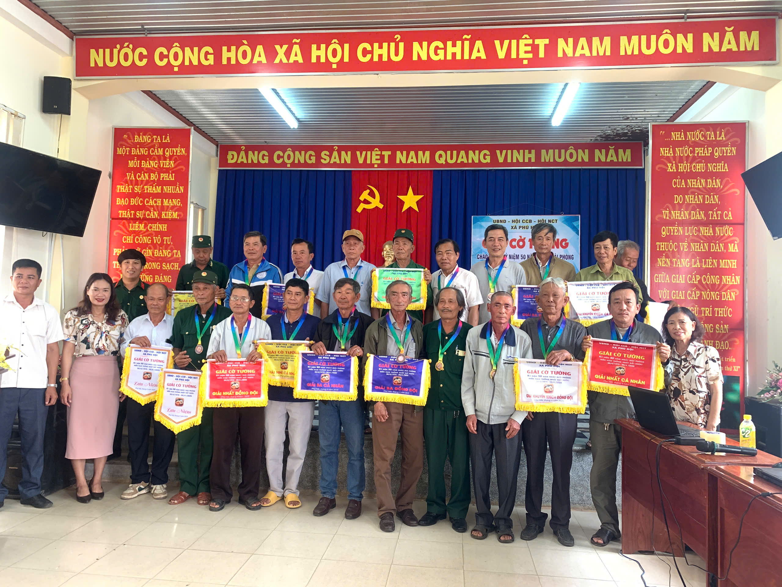 Ngày 25/4 UBND, Hội CCB, Hội NCT xã Phú Hội phối hợp tổ chức giải cờ tướng chào mừng kỷ niệm 50 năm ngày Miền Nam thống nhất đất nước (30/4/1975-30/4/2025)