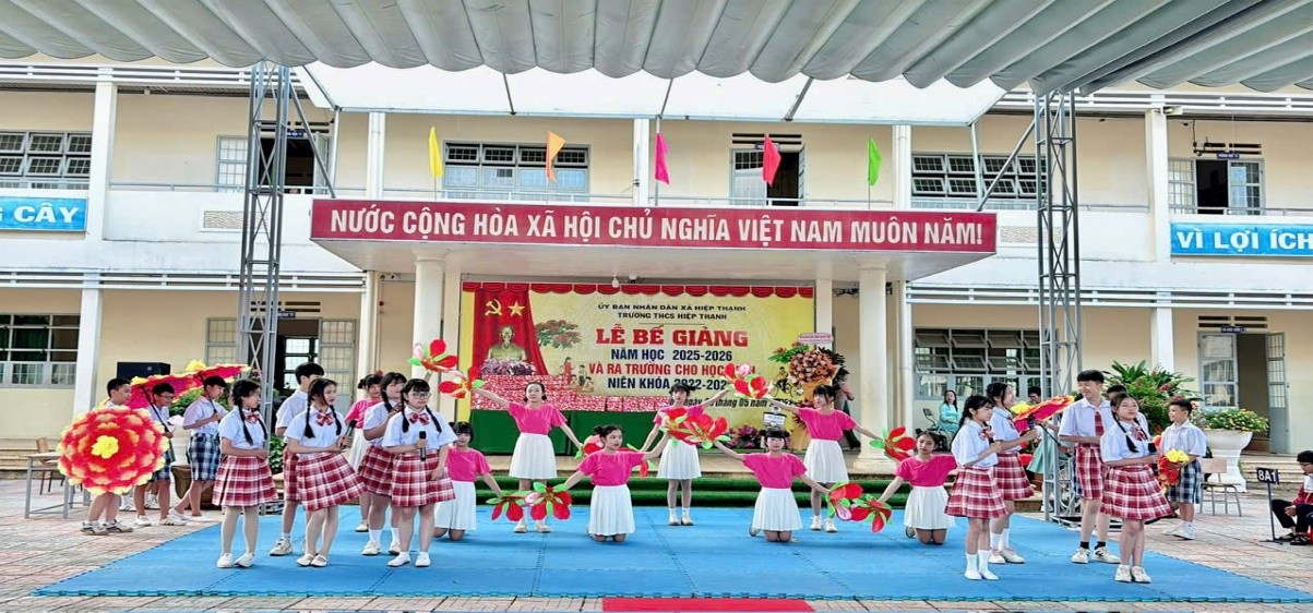 LỄ BẾ GIẢNG NĂM HỌC 2025-2026 VÀ RA TRƯỜNG CHO HỌC SINH LỚP 9 NIÊN KHÓA 2022-2026:  NƠI CẢM XÚC ĐONG ĐẦY VÀ KHÁT VỌNG BAY XA